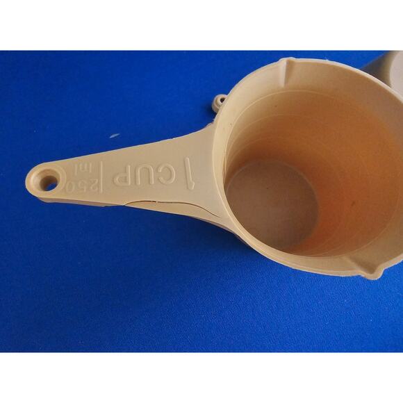 Set Of 5 Vintage Foley Yellow/Mustard Nesting Measuring Cups - Made in USA - Picture 5 of 5